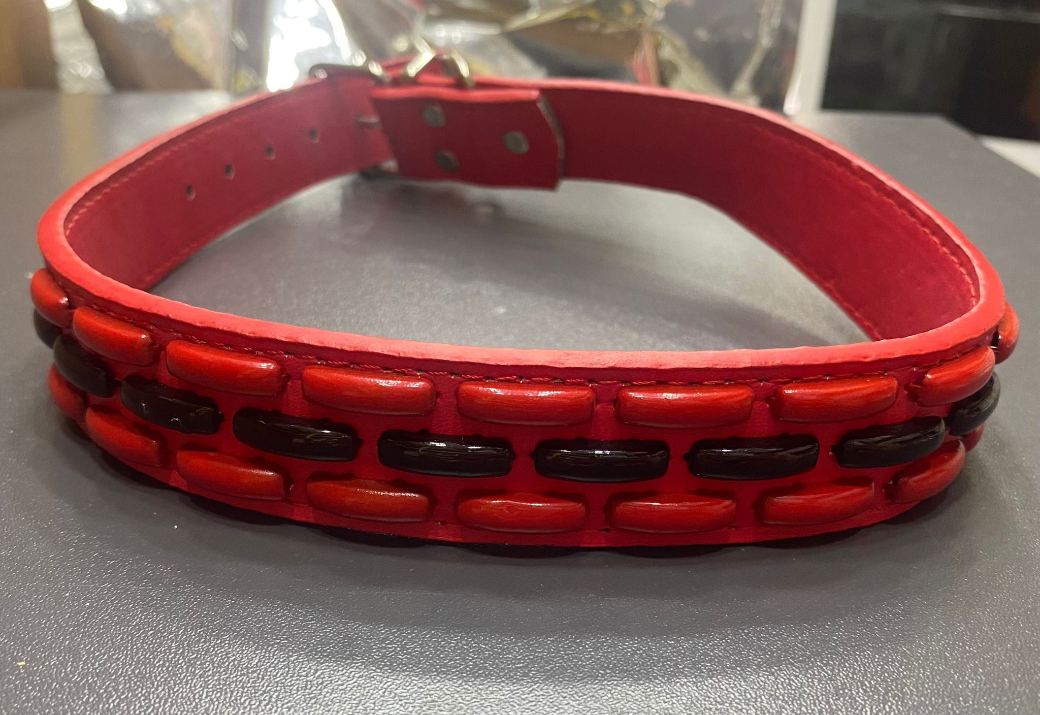 Kırmızı Deri Boyun Tasması (60 cm)